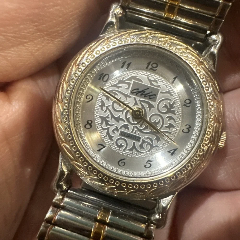 Works Chic Women's Watch Gold Tone Swirl Design Dainty Strap NEW BATTERY 28mm 7